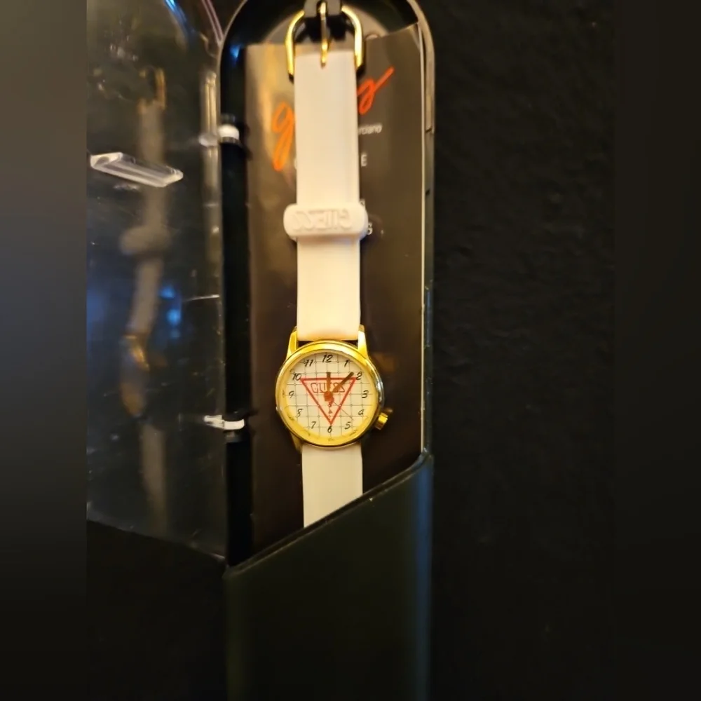 Vintage GUESS Gold-Tone Quartz Wristwatch with Signature Logo Dial‎